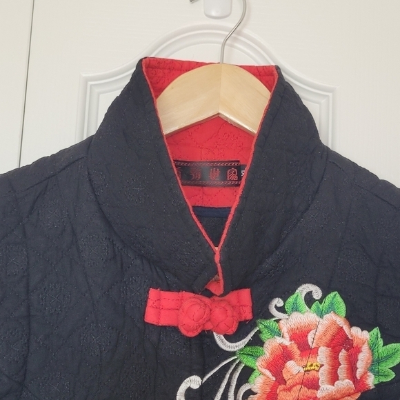 Embroidered Button Front Vest - Picture 4 of 9